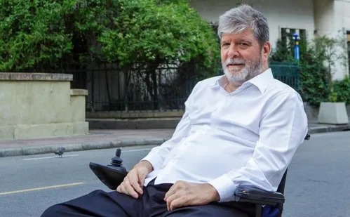 
          Imagem ilustrativa da imagem Autor de Ainda Estou Aqui desativa perfil após posts polêmicos viralizarem
          