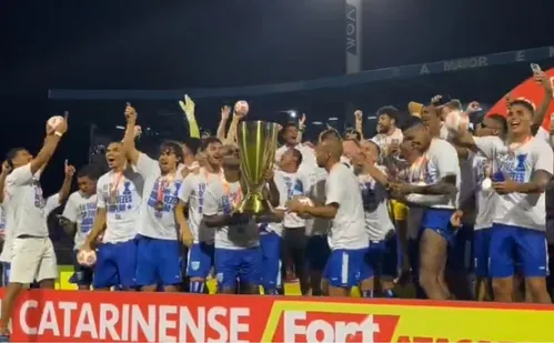 
          Imagem ilustrativa da imagem Avaí empata com a Chapecoense é campeão em Santa Catarina
          