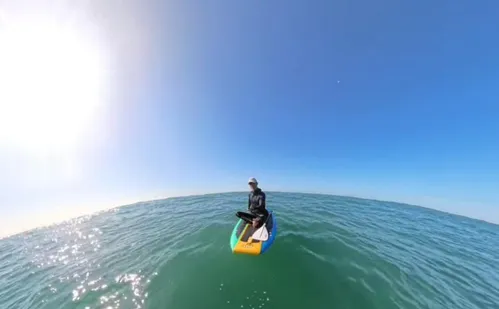 
          Imagem ilustrativa da imagem Aventuras e desafios sobre prancha em alto-mar no ES
          