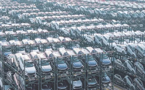 
          Imagem ilustrativa da imagem BYD supera Tesla e vira líder em carros elétricos
          