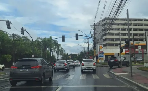 
          Imagem ilustrativa da imagem Bairro de Vitória tem apagão e semáforos ficam desligados na manhã desta segunda
          
