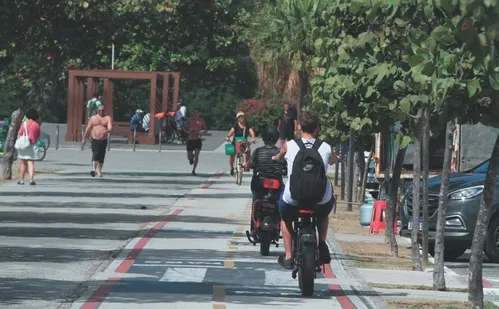 
          Imagem ilustrativa da imagem Bandidos de olho em celular e bicicleta elétrica de estudantes
          