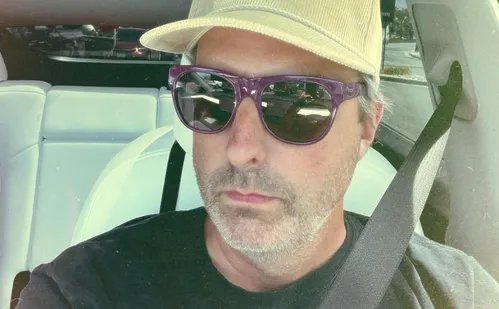 
          Imagem ilustrativa da imagem Baterista da banda New Pornographers é preso por posse de pornografia infantil
          