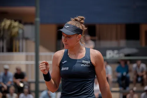 
          Imagem ilustrativa da imagem Bia Haddad busca virada, estreia com vitória em Madri e encerra série negativa
          