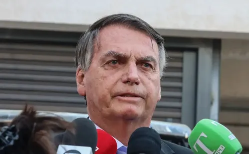 
          Imagem ilustrativa da imagem Bolsonaro tem alta hospitalar e volta para prisão domiciliar após cirurgia no ombro
          