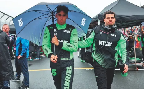 
          Imagem ilustrativa da imagem Bortoleto ganha dica de campeão para crescer na Fórmula 1
          