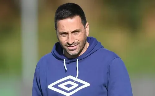 
          Imagem ilustrativa da imagem Botafogo tem negociação frustrada com Vasco Matos e volta a estaca zero por técnico
          