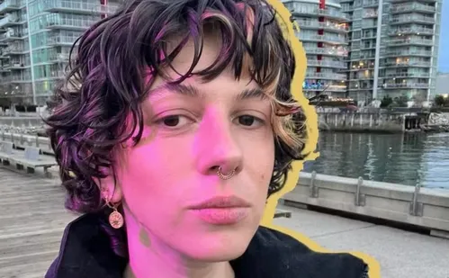 
          Imagem ilustrativa da imagem Brasileira está entre os 11 mortos por atropelamento em festival no Canadá
          