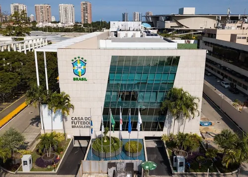 
          Imagem ilustrativa da imagem CBF afasta árbitro suspeito de assédio sexual no jogo entre Juventude e América-MG
          