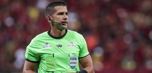 
          Imagem ilustrativa da imagem CBF afasta árbitros de polêmicas em jogos de Palmeiras e Inter no Brasileirão
          