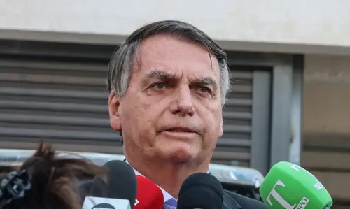 
          Imagem ilustrativa da imagem Bolsonaro é preso preventivamente pela Polícia Federal em operação neste sábado
          