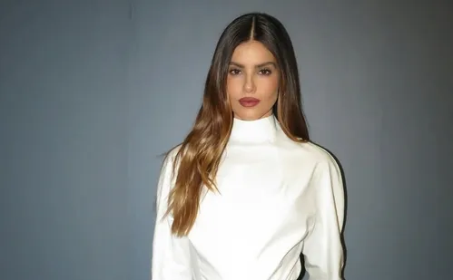 
          Imagem ilustrativa da imagem Camila Queiroz rebate críticas após revelar que mãe é manicure: 'Narrativa muda'
          