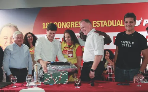 
          Imagem ilustrativa da imagem Campos adota tom de cautela
          