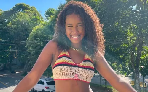 
          Imagem ilustrativa da imagem Cantora Karen Silva morre aos 17 anos após sofrer AVC hemorrágico
          