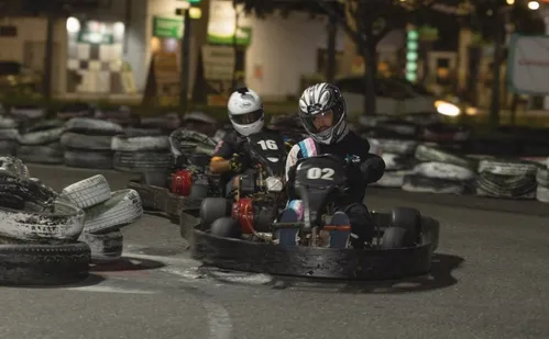 
          Imagem ilustrativa da imagem Capixaba KART Rental: velocidade nas pistas do ES
          