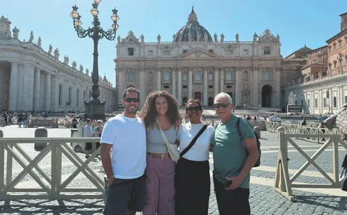 
          Imagem ilustrativa da imagem Capixaba no Vaticano em meio à despedida: "Estar aqui, agora, é indescritível"
          