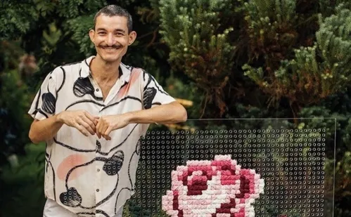 
          Imagem ilustrativa da imagem Capixaba faz sucesso com quadros bordados
          