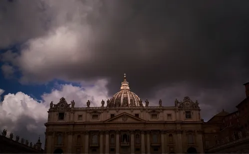 
          Imagem ilustrativa da imagem Cardeais voltam à Capela Sistina para nova rodada de votações do conclave
          