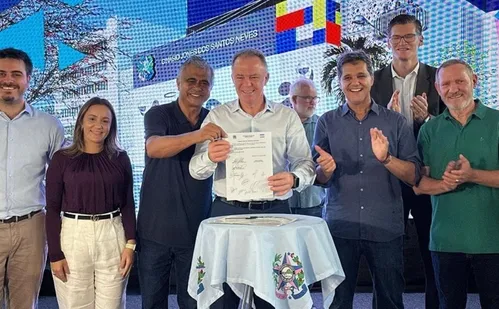 
          Imagem ilustrativa da imagem Casagrande anuncia reforma e ampliação do Ginásio Jones dos Santos Neves
          