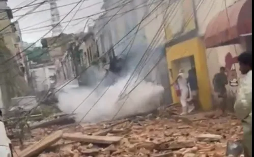 
          Imagem ilustrativa da imagem Casarão desaba no centro do Rio de Janeiro
          