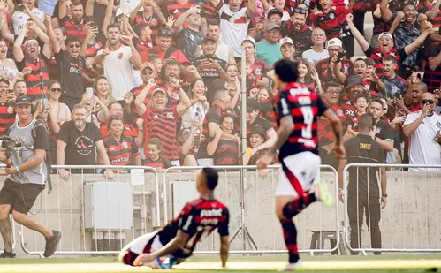 
          Imagem ilustrativa da imagem Cebolinha reativa 'relação socioafetiva' com Pedro e Arrascaeta no Flamengo
          