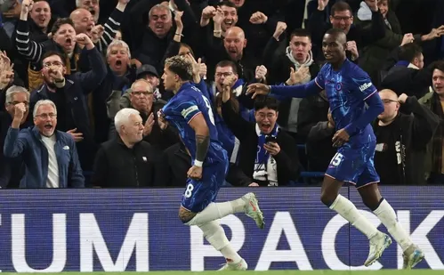 
          Imagem ilustrativa da imagem Chelsea amplia freguesia diante do Tottenham e volta ao G-4 do Campeonato Inglês
          