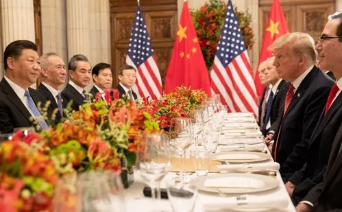 
          Imagem ilustrativa da imagem EUA e China anunciam acordo para reduzir tarifas temporariamente
          