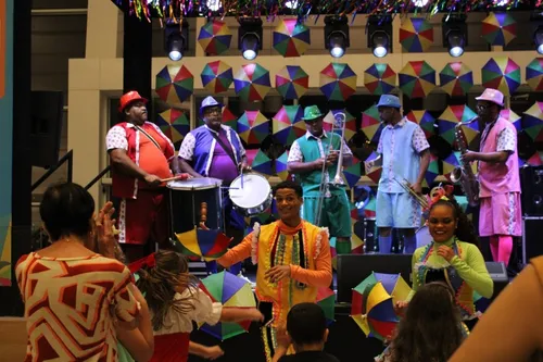 
          Imagem ilustrativa da imagem Clima de Carnaval toma conta do RioMar Recife neste final de semana
          