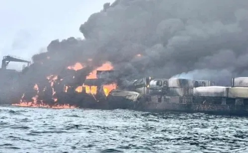 
          Imagem ilustrativa da imagem Colisão entre navios causa incêndio com dezenas de vítimas no Reino Unido
          