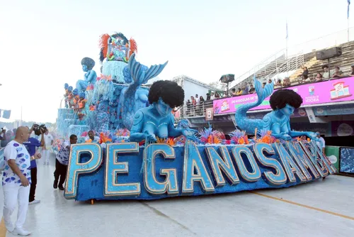 
          Imagem ilustrativa da imagem Com céu claro, Pega no Samba fecha primeiro dia falando de seres mitológicos
          