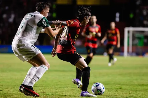 
          Imagem ilustrativa da imagem Com erro grosseiro da arbitragem, Sport perde por 2x1 para o Palmeiras na Ilha
          