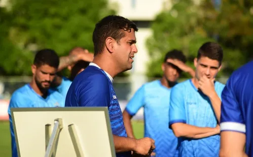 
          Imagem ilustrativa da imagem Com vantagem do empate, Vitória quer vaga na decisão do Capixabão
          