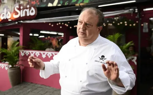 
          Imagem ilustrativa da imagem Comida queimada e barata em novo episódio de "Pesadelo na Cozinha"
          