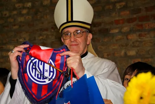 
          Imagem ilustrativa da imagem Como Francisco transformou San Lorenzo em time do papa após ‘milagre’ na Libertadores
          