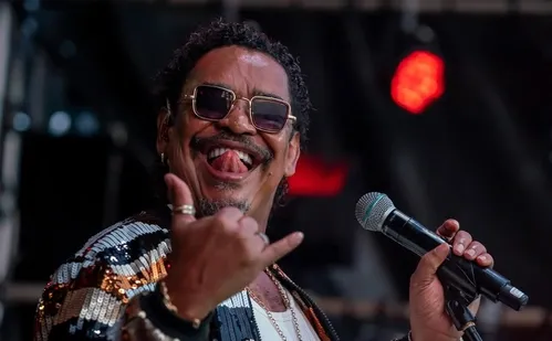 
          Imagem ilustrativa da imagem Compadre Washington é criticado após pressionar fã trans a dizer nome de registro
          