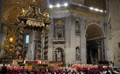 
          Imagem ilustrativa da imagem Conclave começa e previsão é que 1º sinal de fumaça seja feito às 14h
          