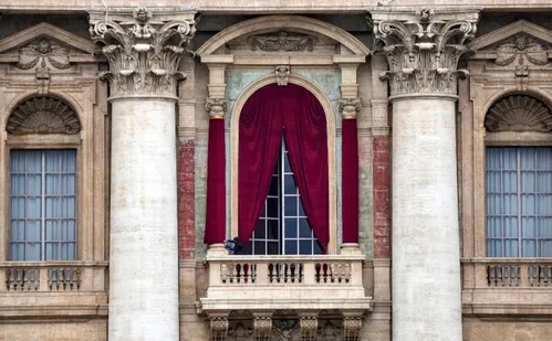 
          Imagem ilustrativa da imagem Conclave mais longo durou quase 3 anos: veja como é cronograma agora
          