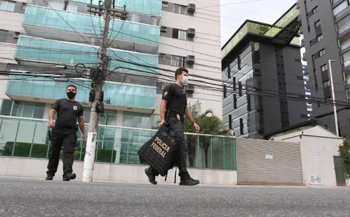 
          Imagem ilustrativa da imagem Concursos têm 20 mil vagas abertas e salários de até R$ 35 mil
          