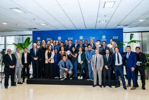 
          Imagem ilustrativa da imagem Conmebol cria força-tarefa contra o racismo e elege Ronaldo como um dos líderes
          