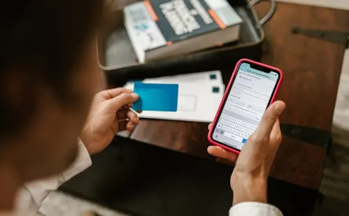 
          Imagem ilustrativa da imagem Consumidores perdem até 7 mil em fraudes nas compras online
          