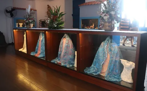 
          Imagem ilustrativa da imagem Convento abre exposição de mantos de Nossa Senhora
          