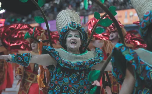 
          Imagem ilustrativa da imagem Cores e doces tomaram conta da avenida com a Unidos da Piedade
          