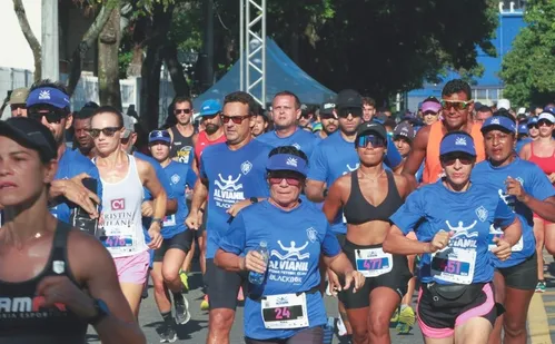 
          Imagem ilustrativa da imagem Corrida Alvianil alegra atletas em Vitória. Veja galeria de fotos
          