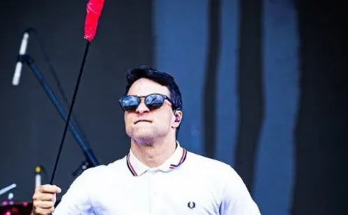 
          Imagem ilustrativa da imagem Dead Fish abre Lolla disparando contra Bolsonaro, capitalismo e agroboys
          