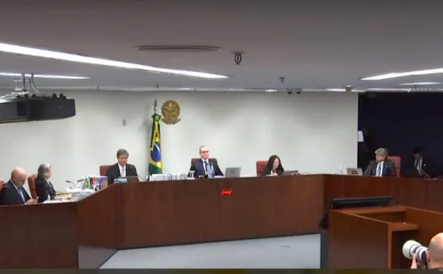 
          Imagem ilustrativa da imagem Defesa diz 'Bolsonaro ajudou transição de Forças' e pede nulidade de delação de Cid
          