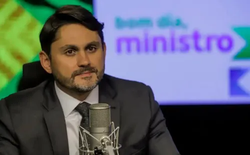 
          Imagem ilustrativa da imagem Denunciado por desvio de emendas, Ministro das Comunicações pede demissão
          