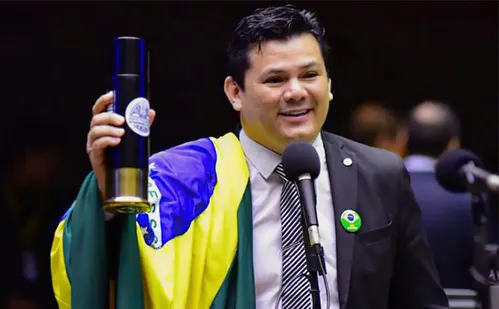 
          Imagem ilustrativa da imagem Deputado do ES diz que quer que "Lula morra"; AGU pede investigação à PF
          