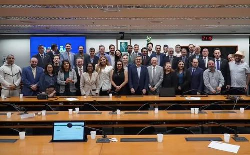 
          Imagem ilustrativa da imagem Deputados do União Brasil aprovam superfederação com o PP
          