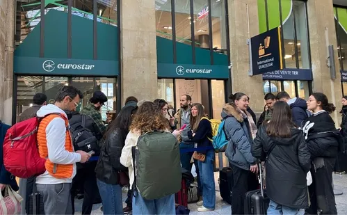 
          Imagem ilustrativa da imagem Desativação de bomba da 2ª Guerra causa caos no transporte em Paris por horas
          