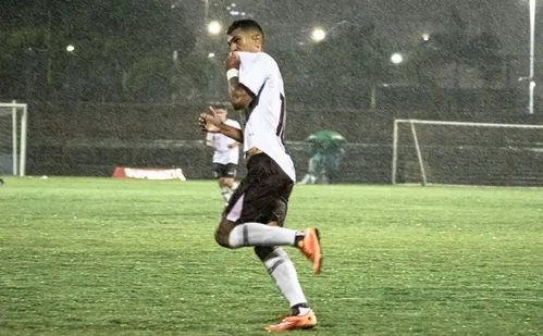 
          Imagem ilustrativa da imagem Desportiva goleia o Vila e encaminha vaga na semifinal
          